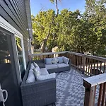 Modern Urban Oasis Gem Near Everything